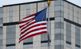 США делают ставку на принуждение вместо привлекательности, — профессор Гарварда