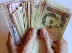 Часть украинцев получат выплату ко Дню независимости: о ком идет речь