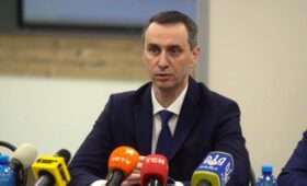 У украинских медиков забирают бронь и начинают призывать их на службу, — Ляшко