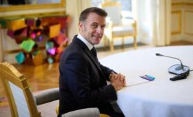 Макрон сообщил о готовности США поддержать более жесткую политику в отношении России