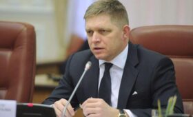 Фицо хочет предложить ЕС наладить прямую линию связи между РФ и Украиной