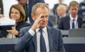 «Стратегическая ошибка»: Туск призвал снизить напряженность между Польшей и Украиной