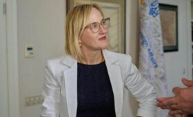Временная поверенная в делах США Джули Дэвис завершает миссию в Украине