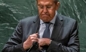 Лавров возмутился, что Москве не дают решить судьбу Украины
