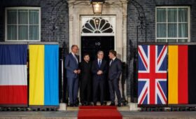 Стармер, Макрон и Мерц призвали Путина к прекращению огня