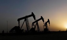 Цены на нефть упали после переговоров между США и Ираном