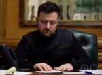 В еще одной европейской стране призвали лишить Зеленского высшей награды