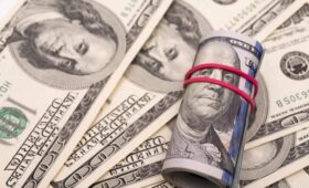 Сколько будут стоить 100 долларов в Украине до 14 июня: прогноз банкира