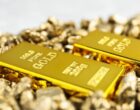 Доллар бьет по золоту: цена на металл упала до минимума за 7 месяцев