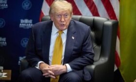 «Выбьем из них все дерьмо»: Трамп жестко пригрозил Ирану после атаки
