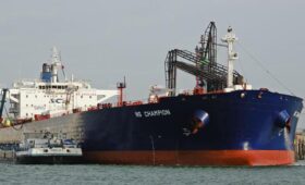 ЕС разрешит продавать конфискованную нефть из «теневого флота» РФ