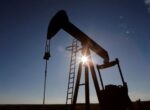 Цены на нефть резко выросли после ударов США по Ираку
