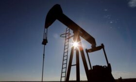 Цены на нефть резко выросли после ударов США по Ираку