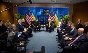 Демонстрация дружбы между Трампом и Зеленским воодушевила Запад, – Bloomberg
