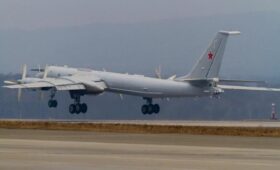 Российский Ту-142 совершил загадочную операцию вблизи кораблей НАТО: что он сбрасывал в море