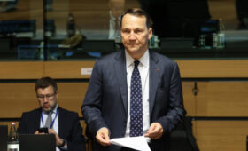 Сикорский предупредил о возможной провокации со стороны России против Польши