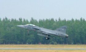 Венгрия подняла в небо истребители после сообщения о китайском самолете: что произошло