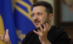 Зеленский не поедет в Москву, потому что там «много украинских дронов»