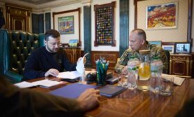 Зеленский рассматривает увольнения Сырского и уже ищет нового главкома, — FT