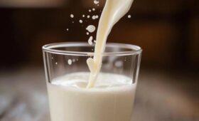 7 продуктов, в которых кальция намного больше, чем в молоке