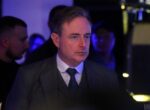 Премьер Бельгии вернулся после саммита НАТО с револьвером от Эрдогана, не зная об этом