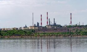Россия остановила работу Саратовского НПЗ после удара дронов, – Reuters