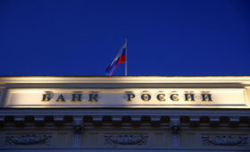 Золотой запас тает: Россия распродает резервы из-за дыры в бюджете