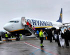 Пассажир Ryanair едва не выпал из самолета: ответ компании его ошеломил