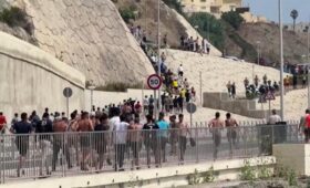 В Сеуту прорвались 50 тысяч нелегалов, город погрузился в «абсолютный хаос», – СМИ (видео)