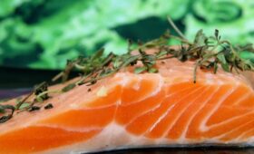 Названы 3 продукта, в которых витамина D еще больше, чем в лососе