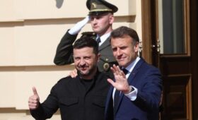 От недоразумений до крепкой дружбы: Le Monde рассказал об отношениях Зеленского и Макрона