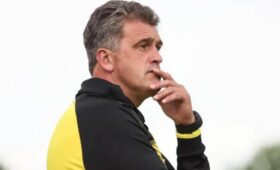 Экс-тренера сборной Украины по футболу оштрафовали за русский язык