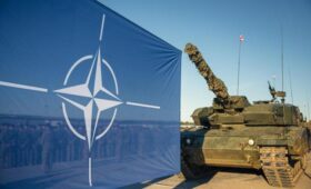 Все НАТО должно брать пример: Newsweek узнал, как соседи России готовятся к войне