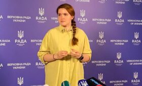 Скандально известная народная депутатка Безуглая вернулась во фракцию «Слуга народа»
