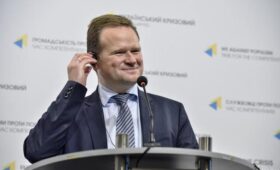 Между заявлениями и голосованиями: СМИ рассказали о противоречивой политической биографии Франка Швабе