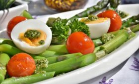 Не только салат: названы 7 низкокалорийных продуктов, которые хорошо насыщают