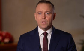 Навроцкий заявил о поддержке украинской армии, но вспомнил о «флагах Бандеры»