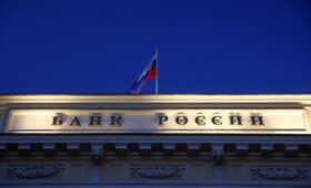 Россия распродает золотой запас: резервы упали до минимума за более чем шесть лет