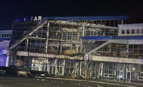В Киеве российская баллистика ударила по железнодорожному предприятию: погиб работник