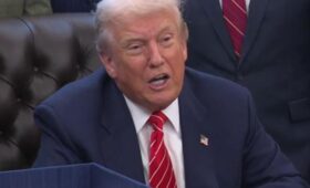 Трамп объяснил, зачем тайно сменил самолет после саммита НАТО в Турции
