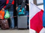 Две трети поляков поддерживают депортацию украинских мужчин без официальной работы, – опрос
