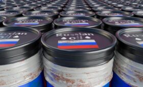 Дорогая нефть пополняет бюджет Кремля: цена Urals достигла рекорда за почти полгода
