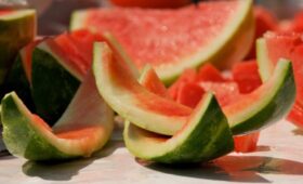 Кожуру арбуза признали полезным продуктом: 5 способов её приготовления