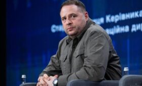 ВАКС разрешил Ермаку снять электронный браслет