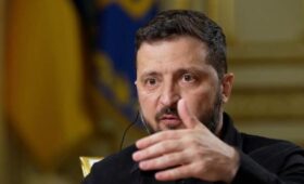 Зеленский сообщил, что Россия за последние недели дважды пыталась атаковать его самолет