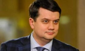Разумков постоянно пиарится на «социальных» инициативах, практическая польза которых близка к нулю, — эксперт