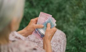 Минимальная пенсия в 2027 году вырастет: какие цифры заложены в бюджет