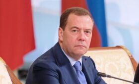 «Исчезнет с карты мира»: Медведев пригрозил уничтожить страну НАТО