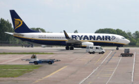 Самолет Ryanair подал сигнал бедствия из-за критически низкого запаса топлива, – СМИ