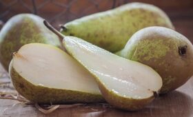 Названы 8 продуктов, в которых клетчатки столько же или даже больше, чем в грушах